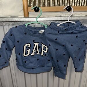Baby gap sweatsuit